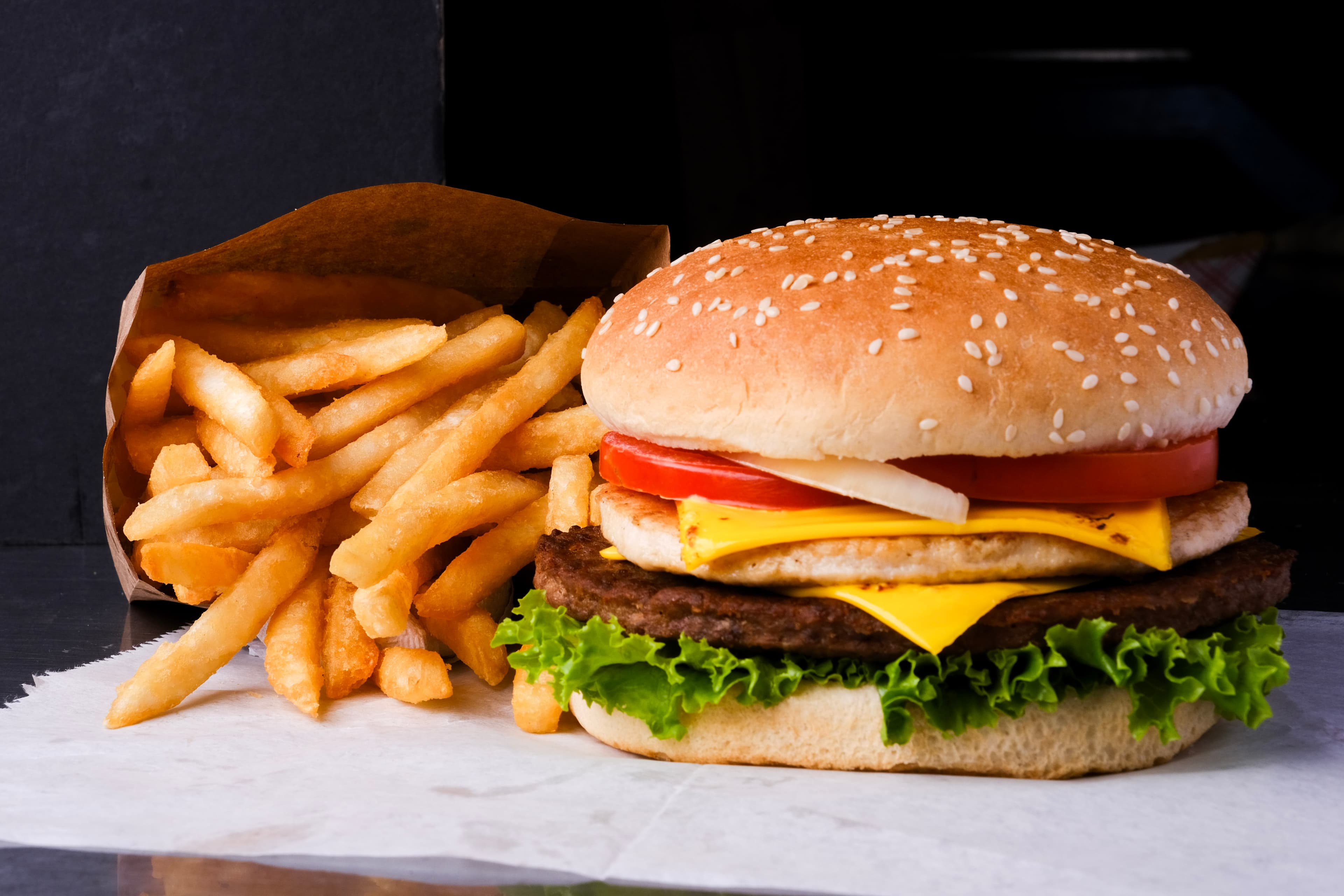 Double CheeseBurger + Papas Fritas