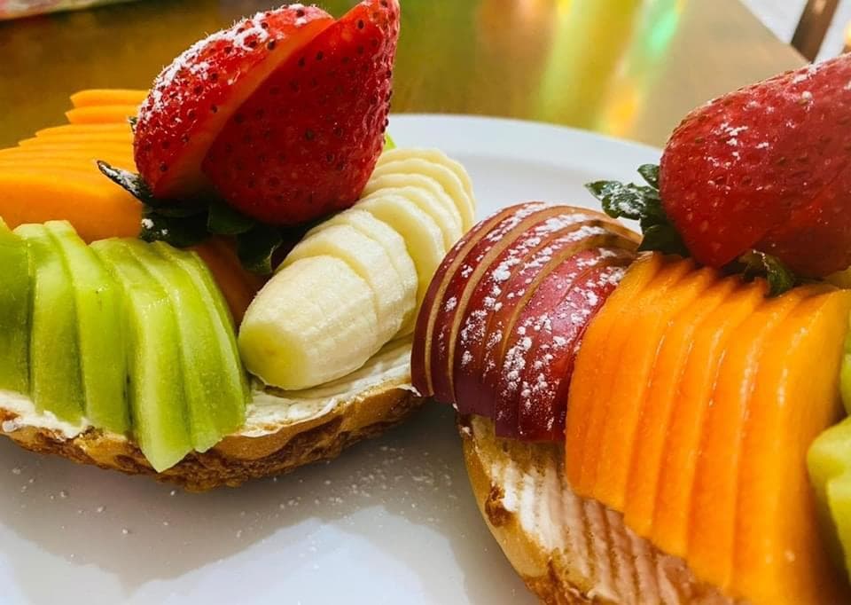 Bagel Fruta(Acompañado de ensal. de papa/verde)
