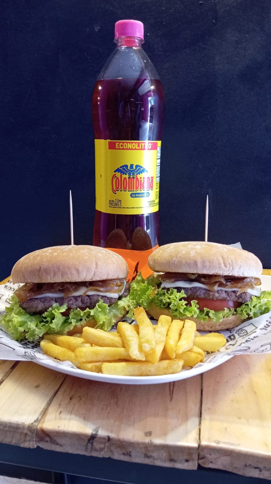 2 Hamburguesas Sencillas + Papas + Econolitro