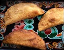 Empanada Mixta con Chicharrón