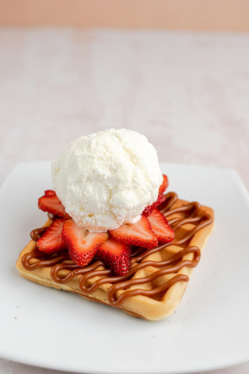 Waffle Arequipe, Helado y 1 Fruta