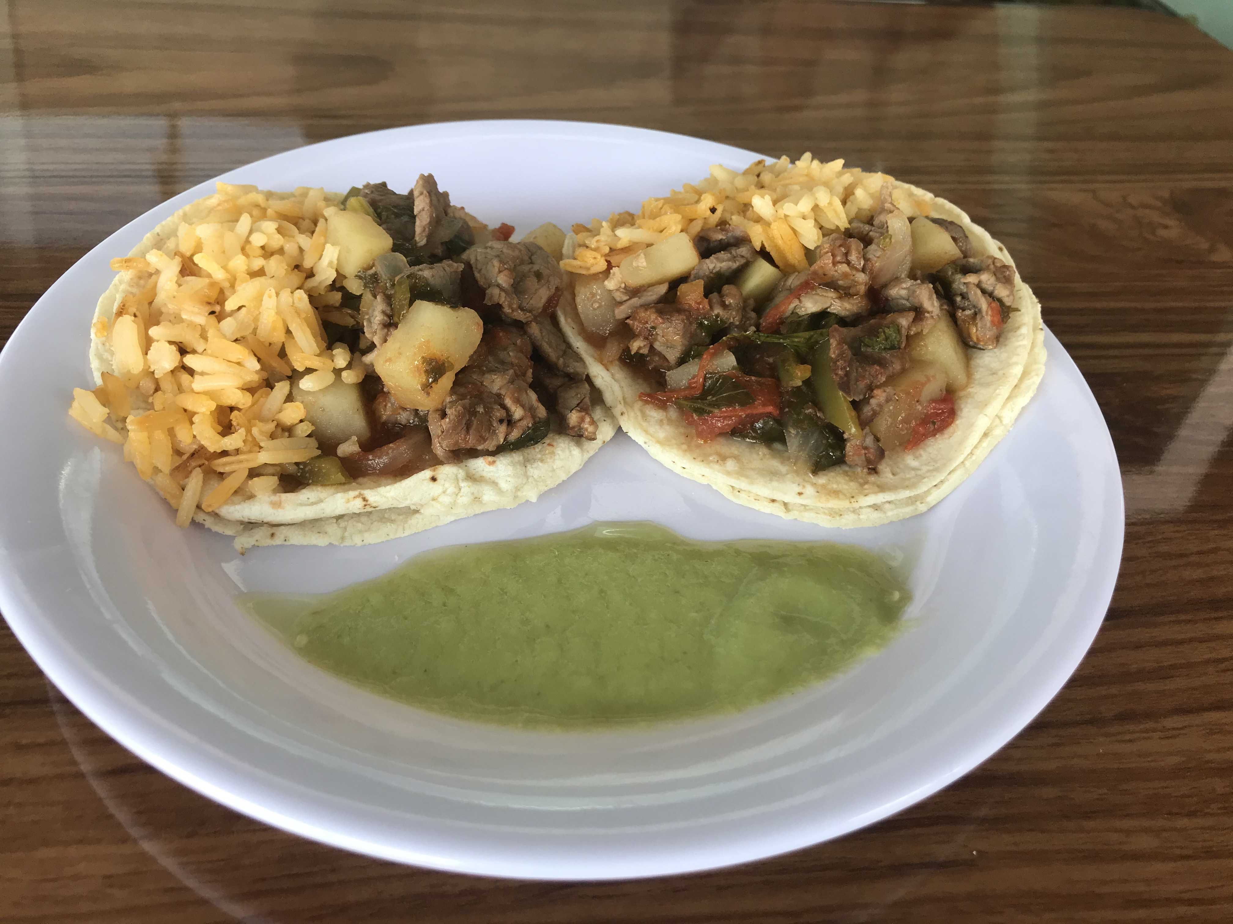 Taco de bisteces a la mexicana