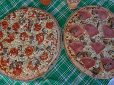 Combo Pareja:  Dos Pizzas Medianas