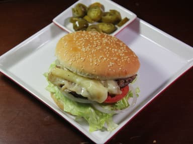 Hamburguesa con Queso Monterrey Jack