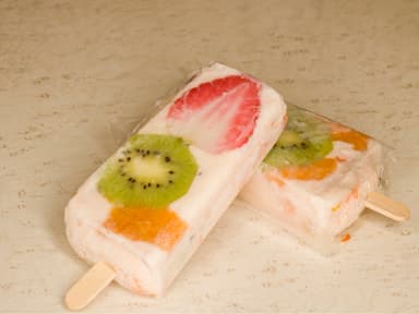 Paletas de Crema Yogurt con Frutas