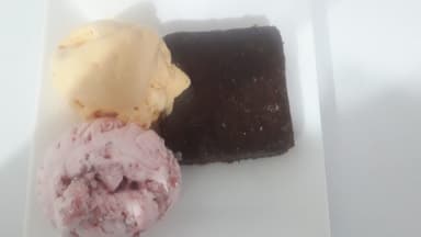 Brownie Dos Bolas de Helado