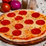 Pizza Pepperoni, Jamón y Queso 8 Porciones