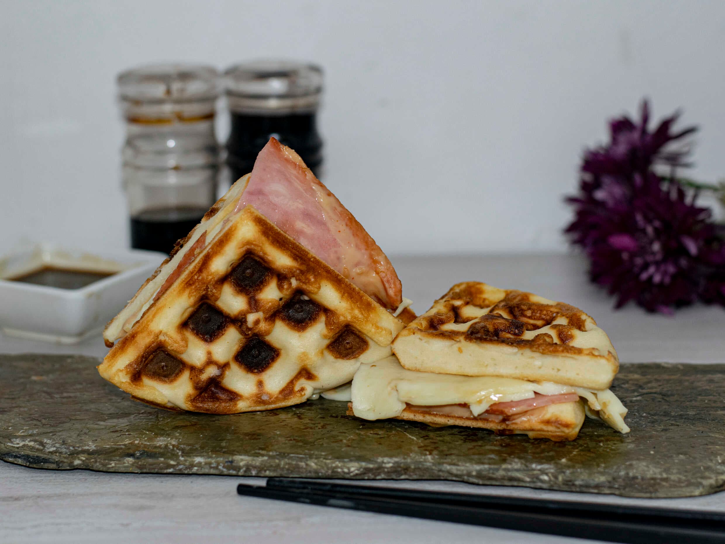 Waffle Sándwich Clásico