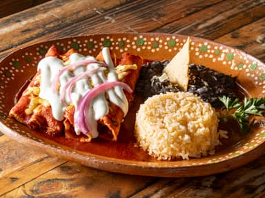 Enchiladas rojas de pollo