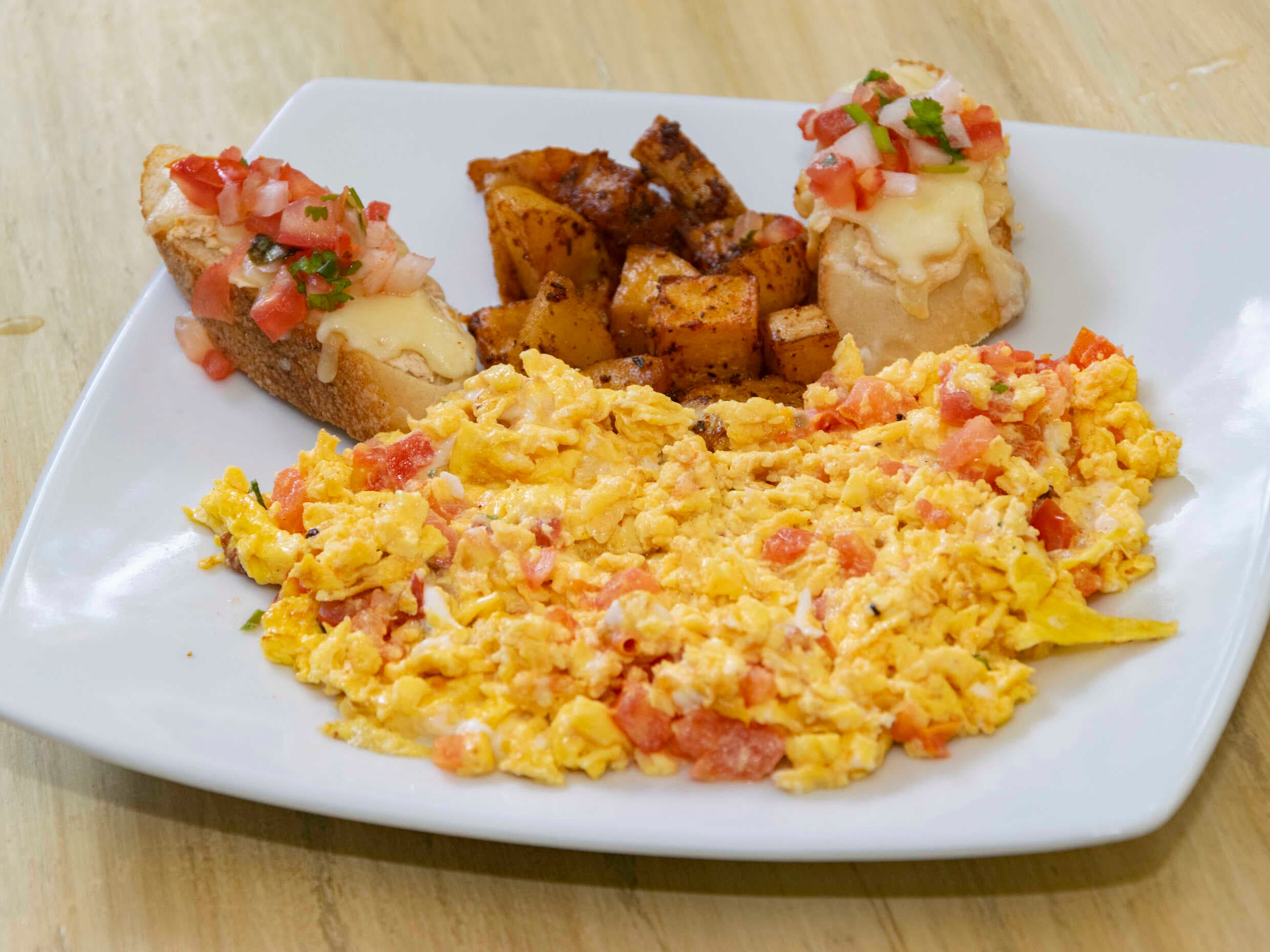 Huevos Revueltos Queso Boursin