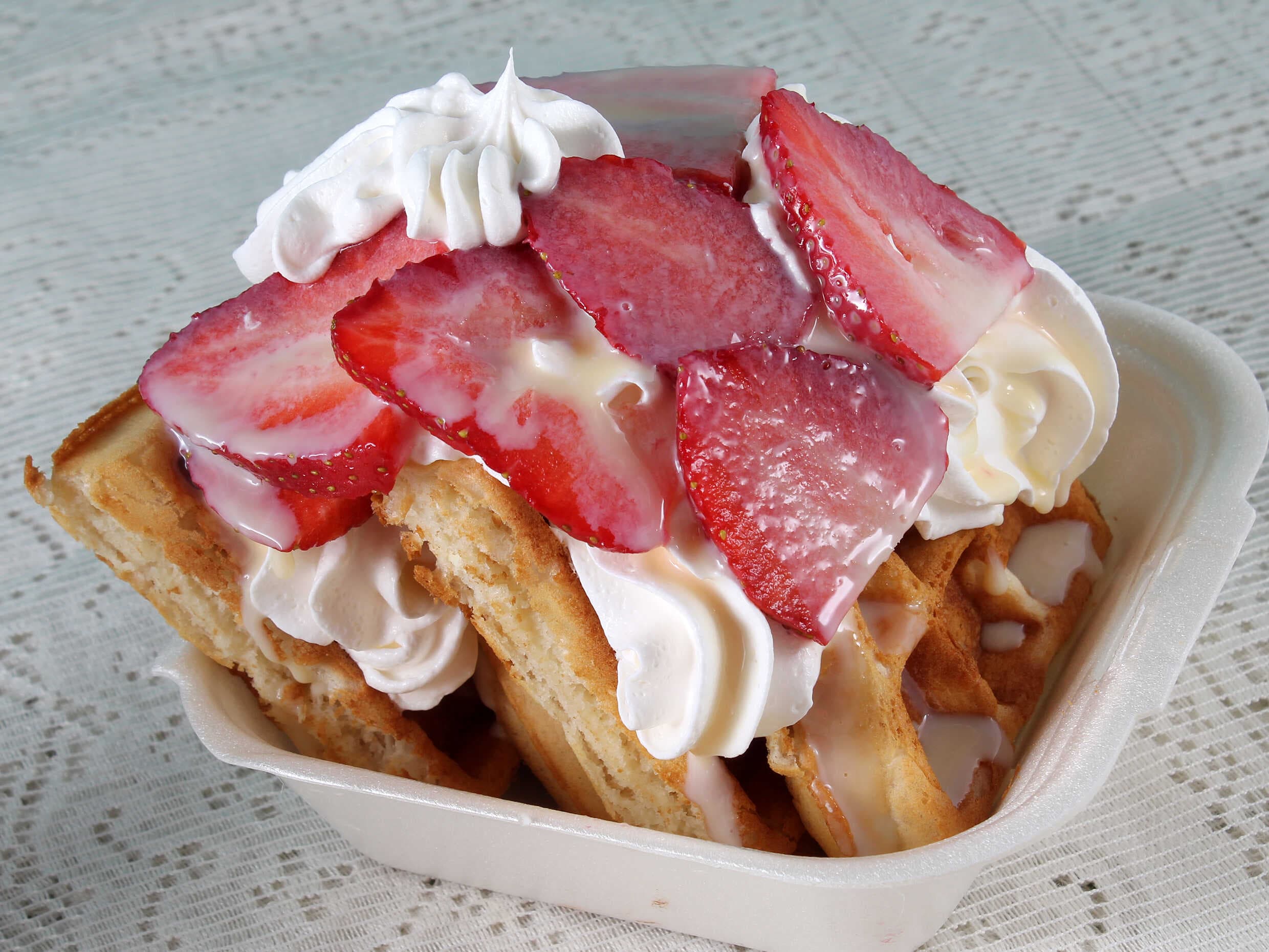 Waffle de Fresas con Crema