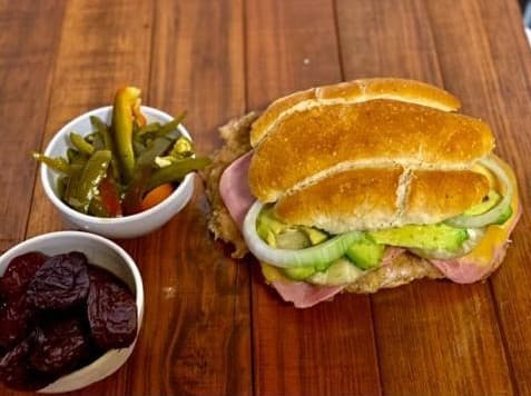Torta Hawaiana de Milanesa de Puerco