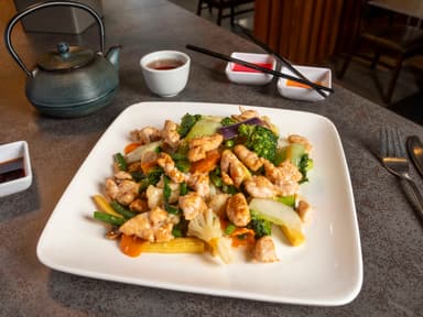 Pollo Salteado con Vegetales Mixtos