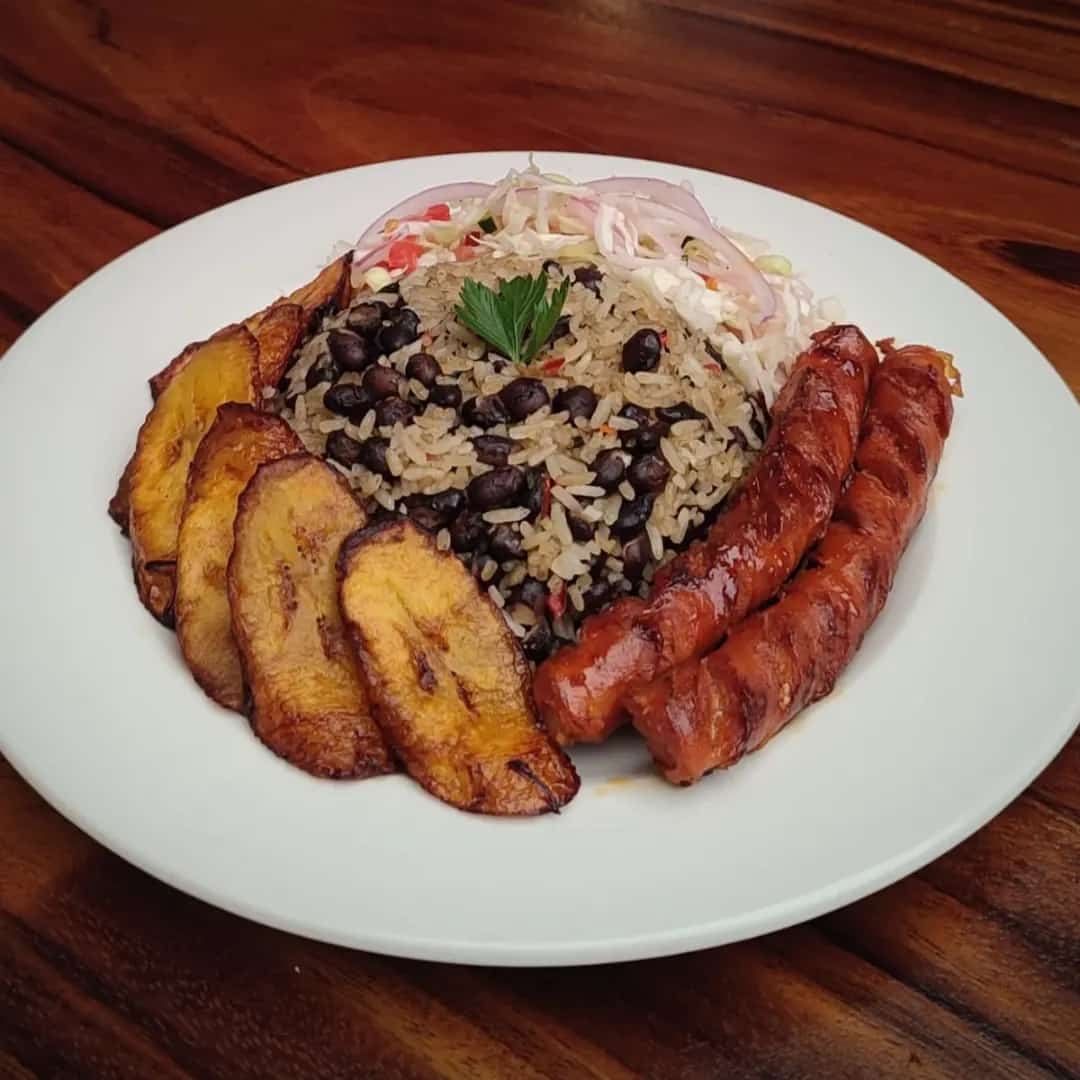 Gallo Pinto Costarricense con carne