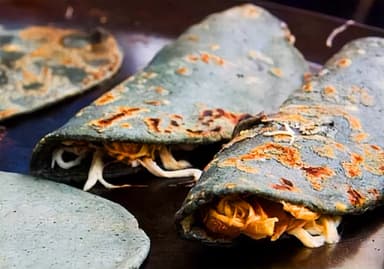 Quesadilla de Mole Verde