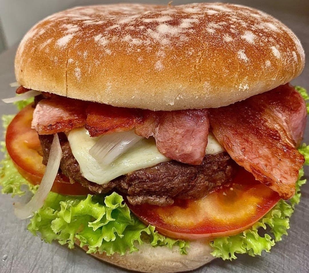Hamburguesa Artesanal Gurú (Incluye Papas)