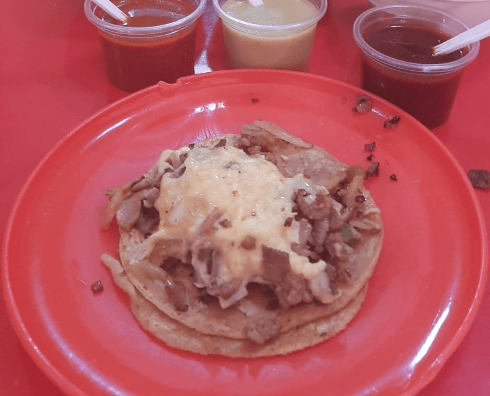 Taco de Pollo, Tocino y Queso en Maíz