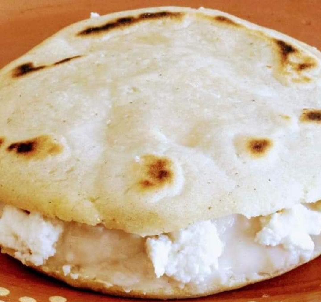 Gordita Frijoles con Queso
