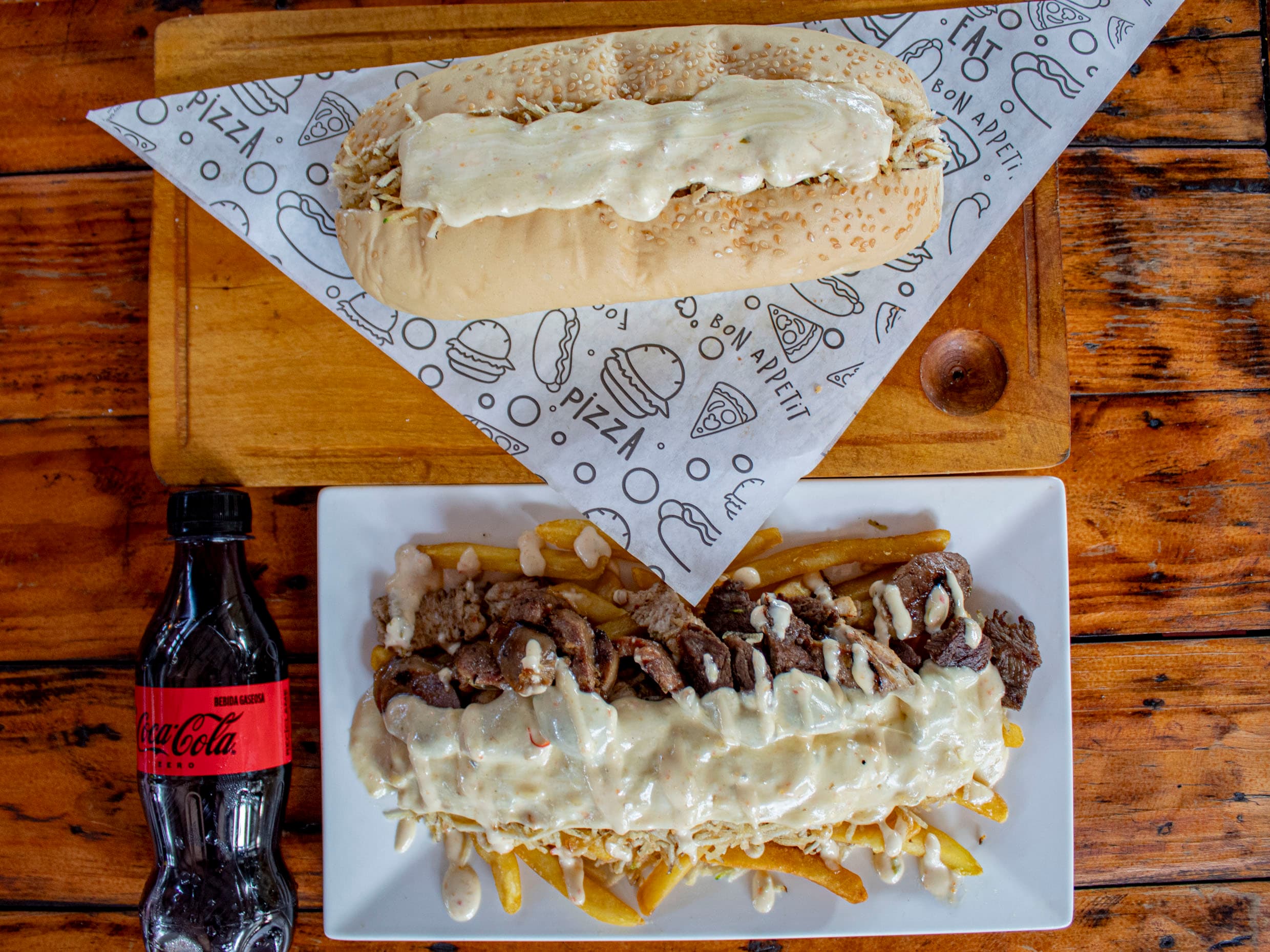 Combo-Salchipapa de Carnes + Perro Caliente Gratin