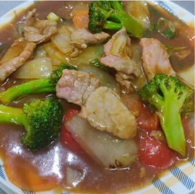 Chop Suey en Salsa con Lomo y Lechón