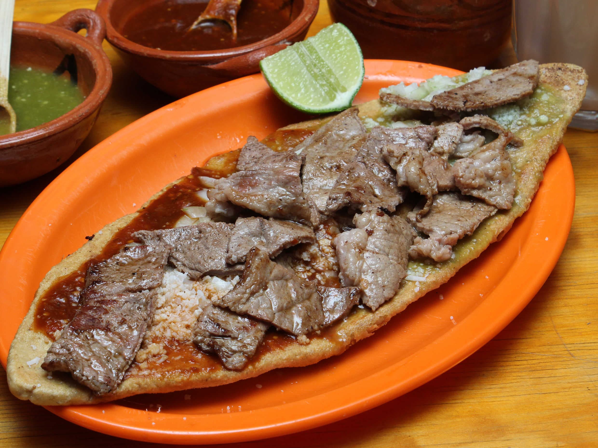 Huarache con Bistec