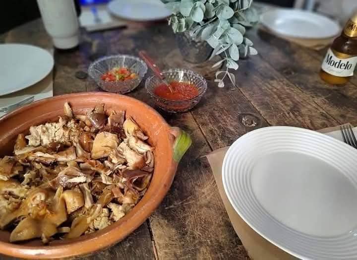 Orden de Carnitas surtido y Bebida