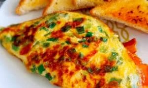 Combo Omelette de Pollo con Tocineta + Bebida 9 Oz