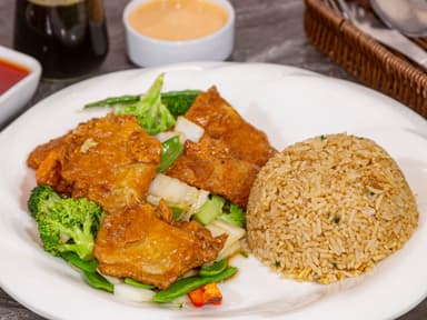Pescado con Verdura más Chaufa