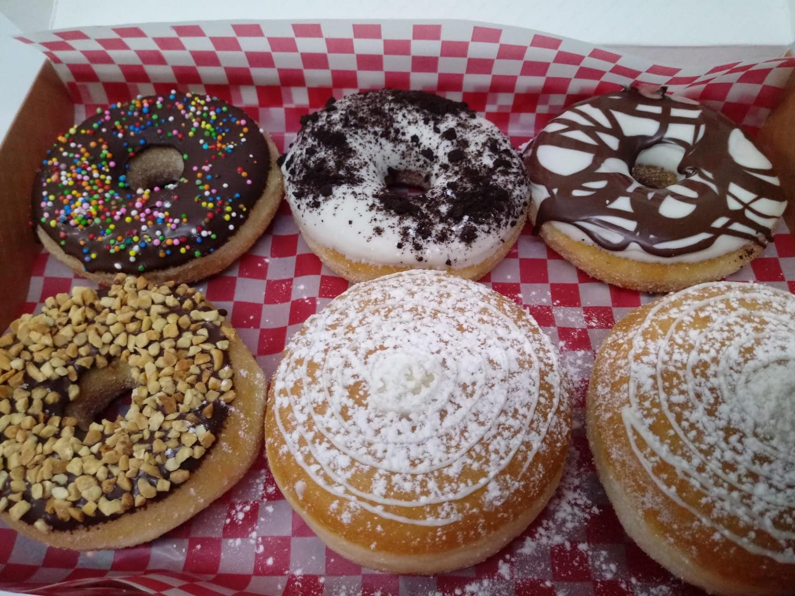 Caja Donuts X 6 + Cappuccino 12 Oz 🍩☕