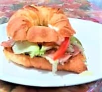 Cuernito relleno Cubano