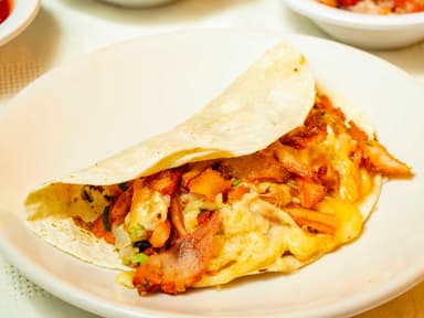 TACO AL PASTOR CON HARINA Y QUESO