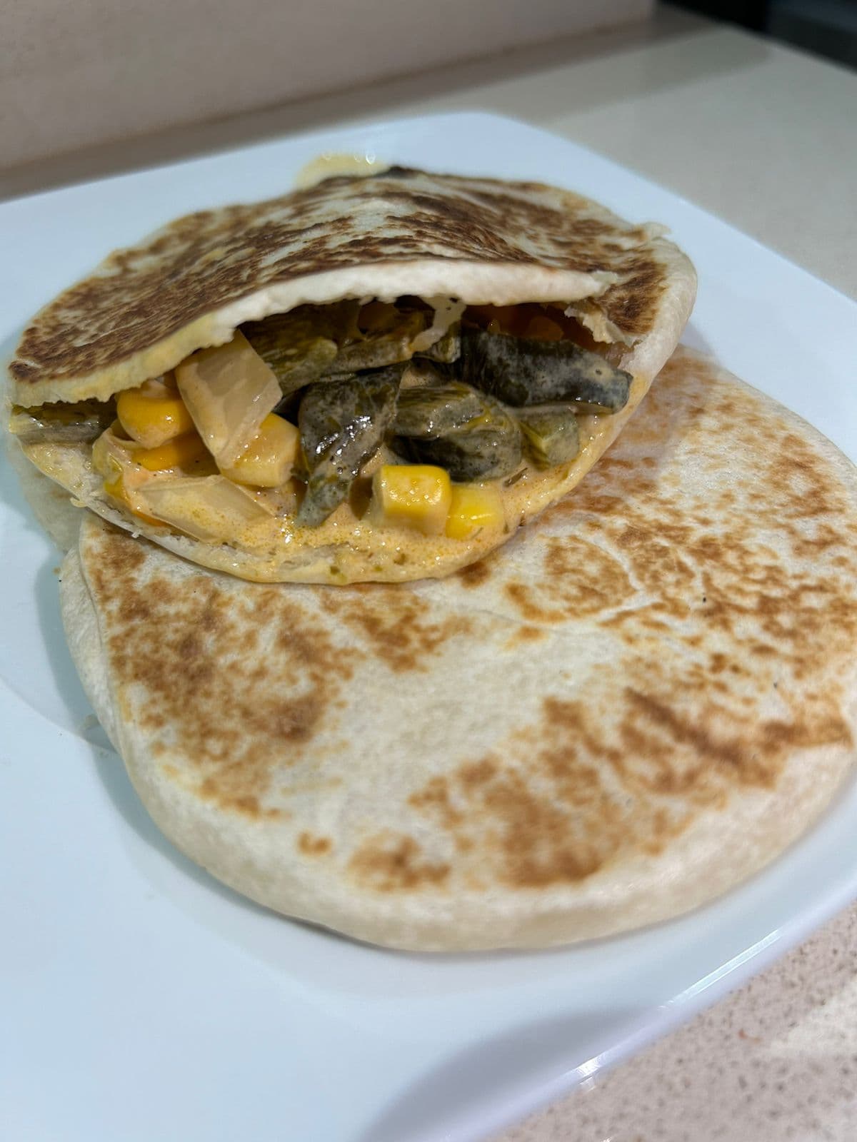 Gordita de Rajas con Crema
