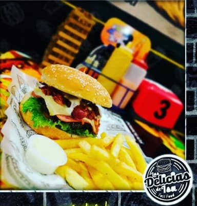 Combo 2 Hamburguesas Especiales + 1 Papas