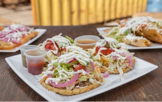 2 Sopes + 1 Soda