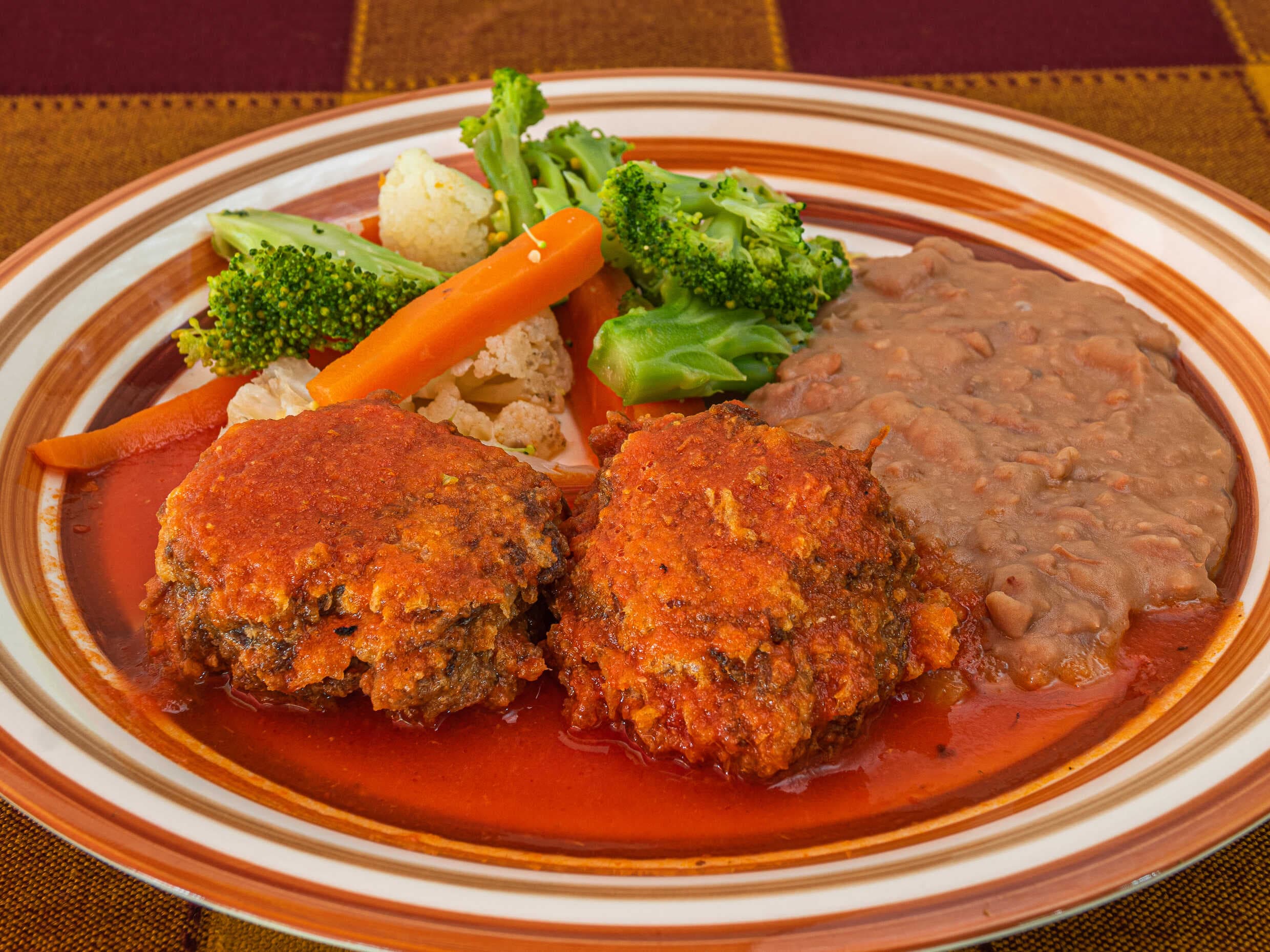 Pechugas Rellenas en Crema de Chipotle