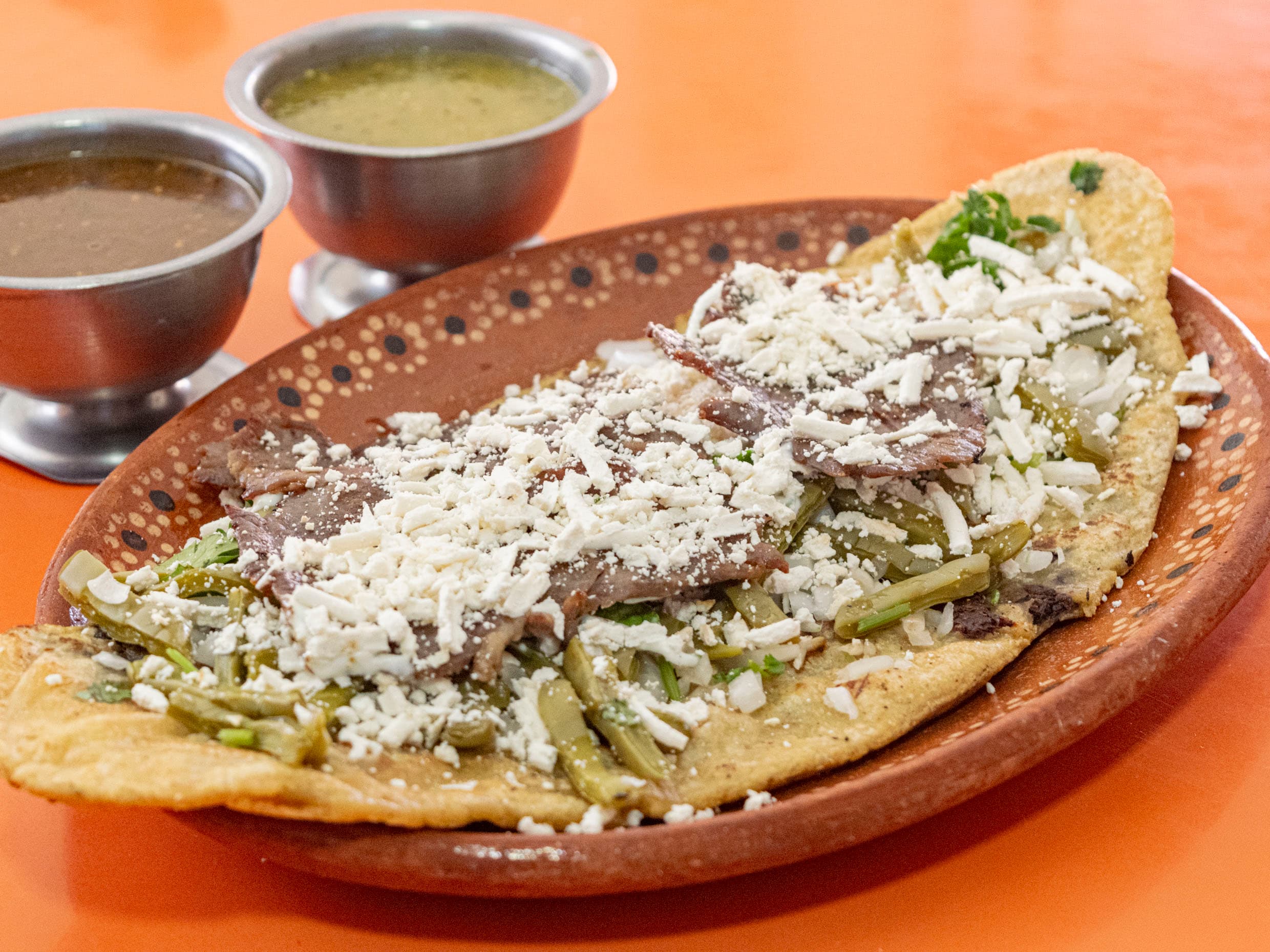 Huarache con cecina