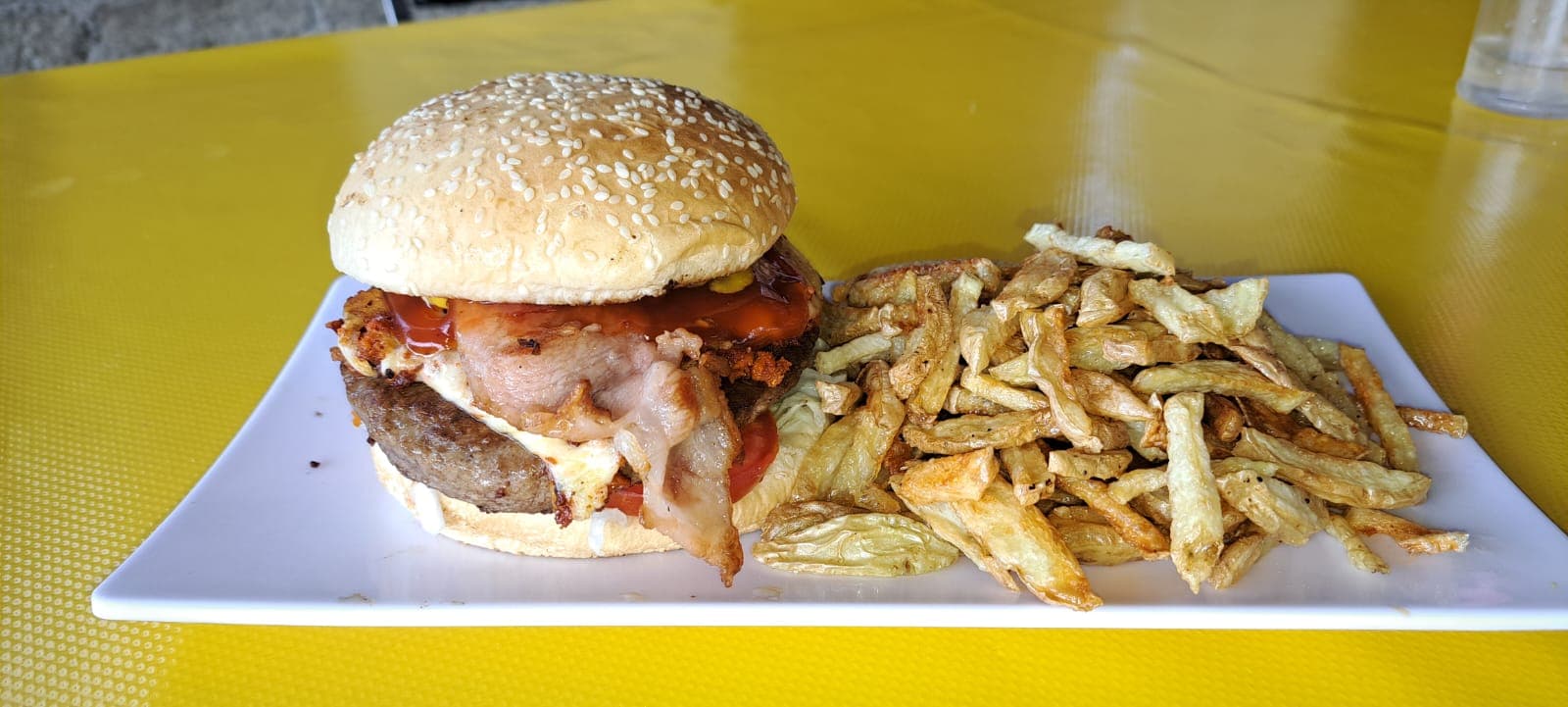 Hamburguesa Toluqueña + Papas