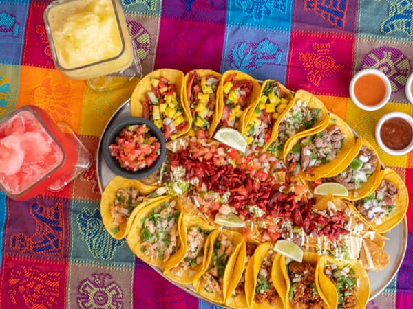 Surtido Tacos para Compartir 4 Bebidas y 4 Postres