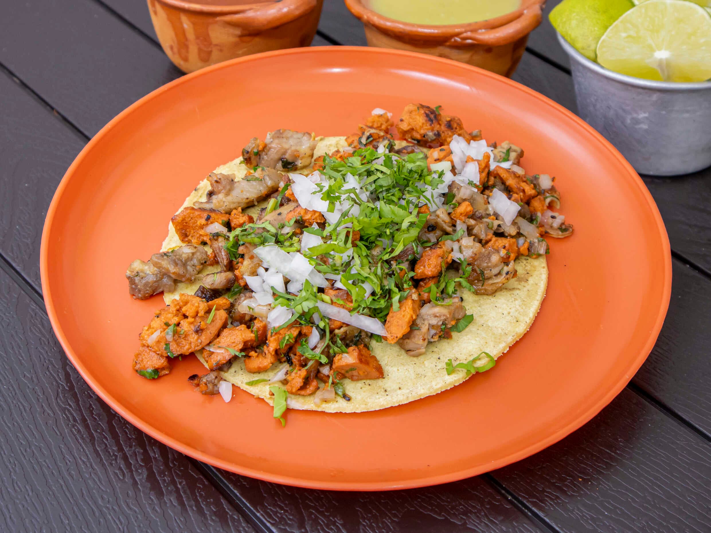 orden de 5 tacos campechanos con suadero