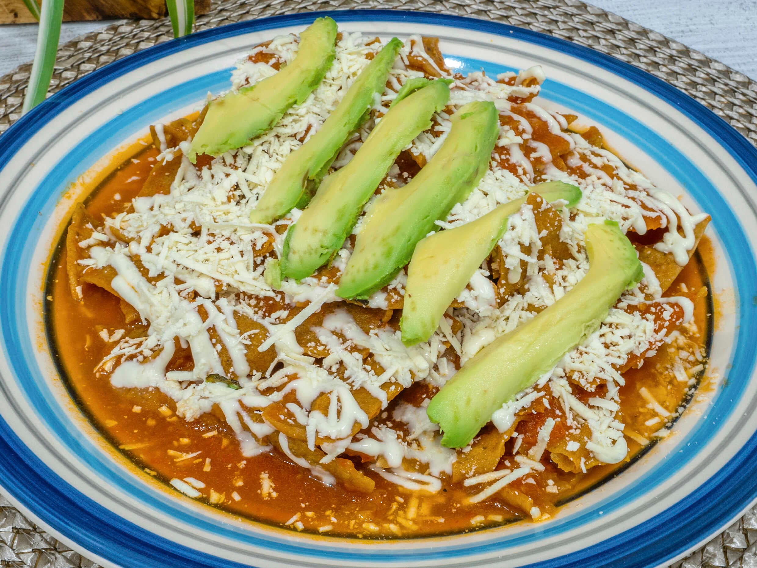CHILAQUILES + CAFE