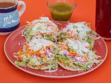 Gorditas de Pollo + Agua Fresca del Día
