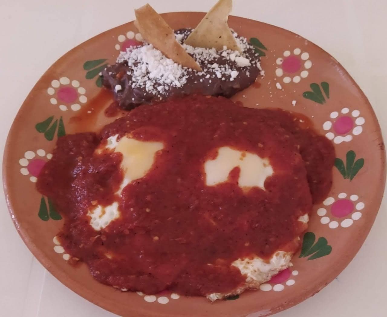 HUEVOS ESTRELLADOS AL GUSTO