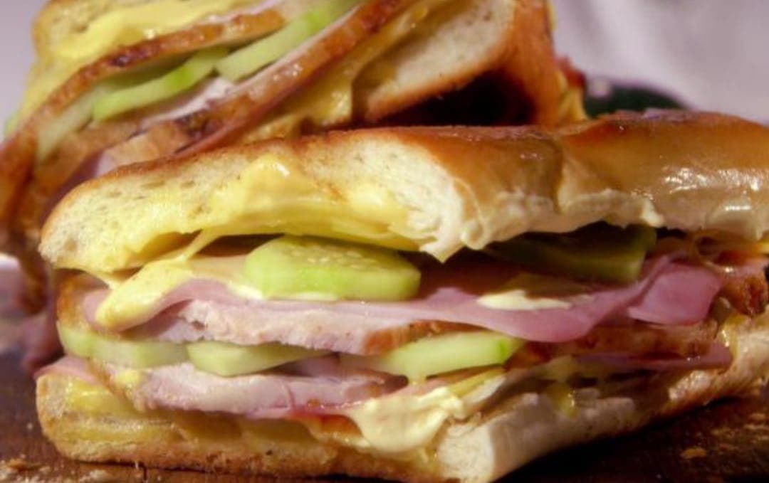 2 X 1 Sandwich Cubano Jamón y Queso + Francesas