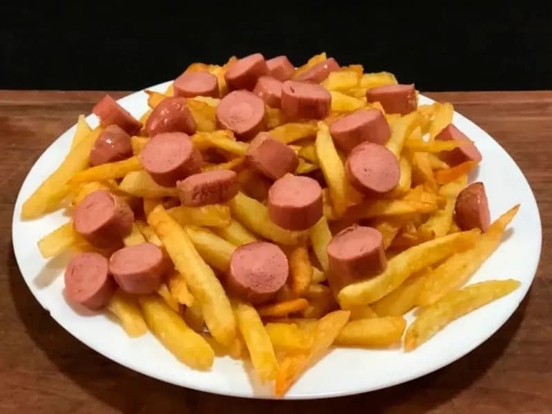 Salchipapa Clásica