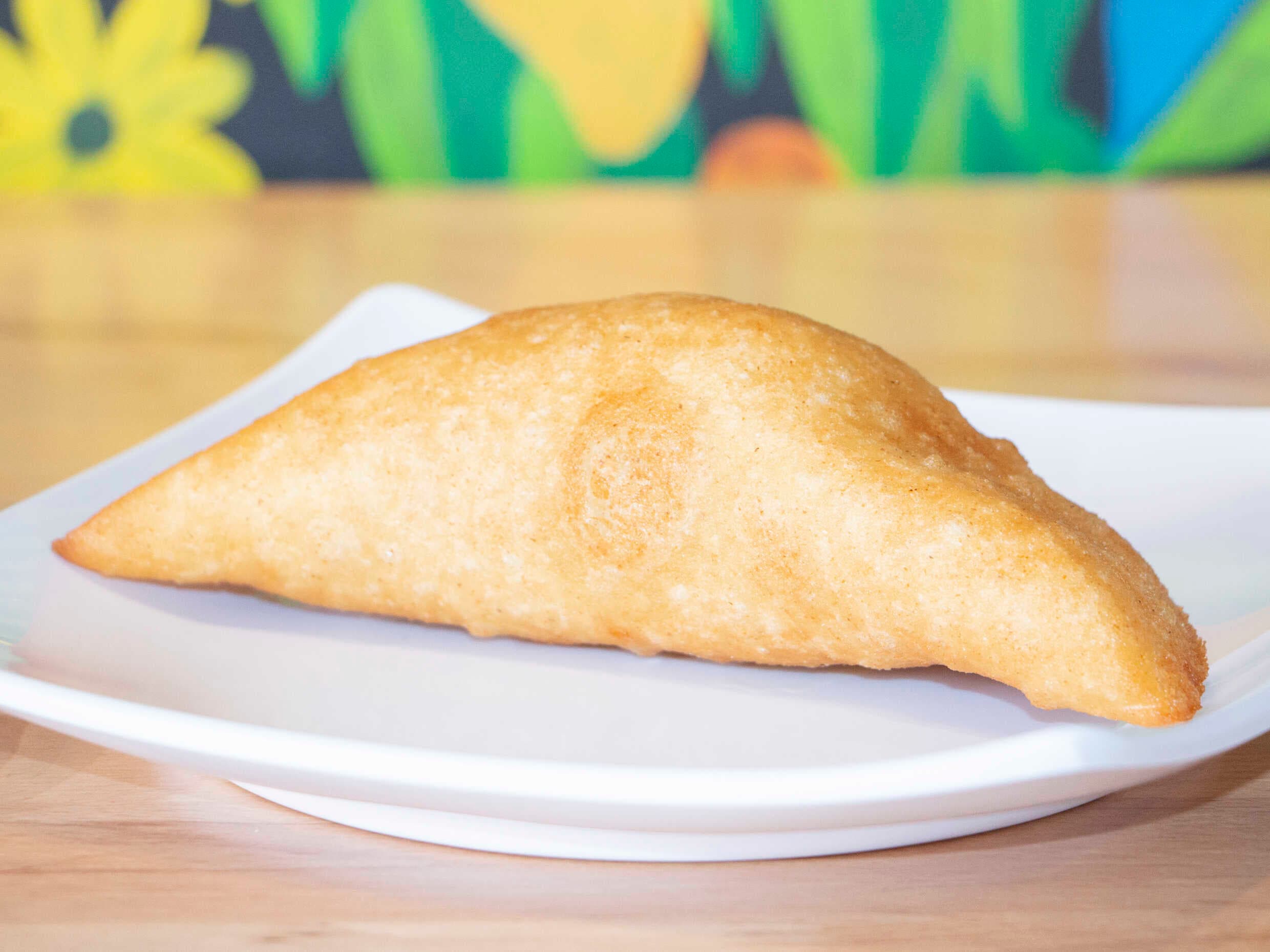 Empanada Carne y Pollo