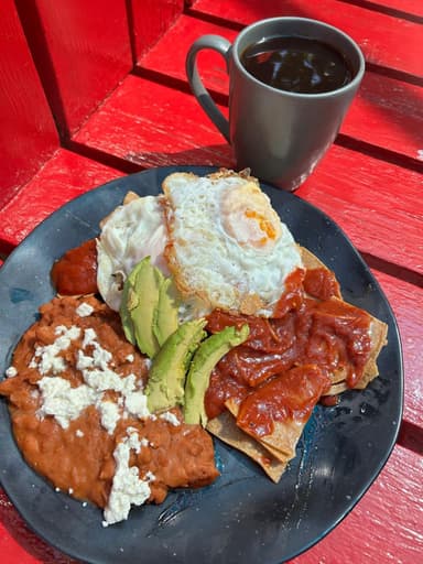 Huevo con Chilaquiles