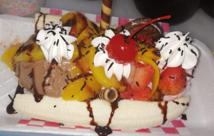 Banana con Fruta