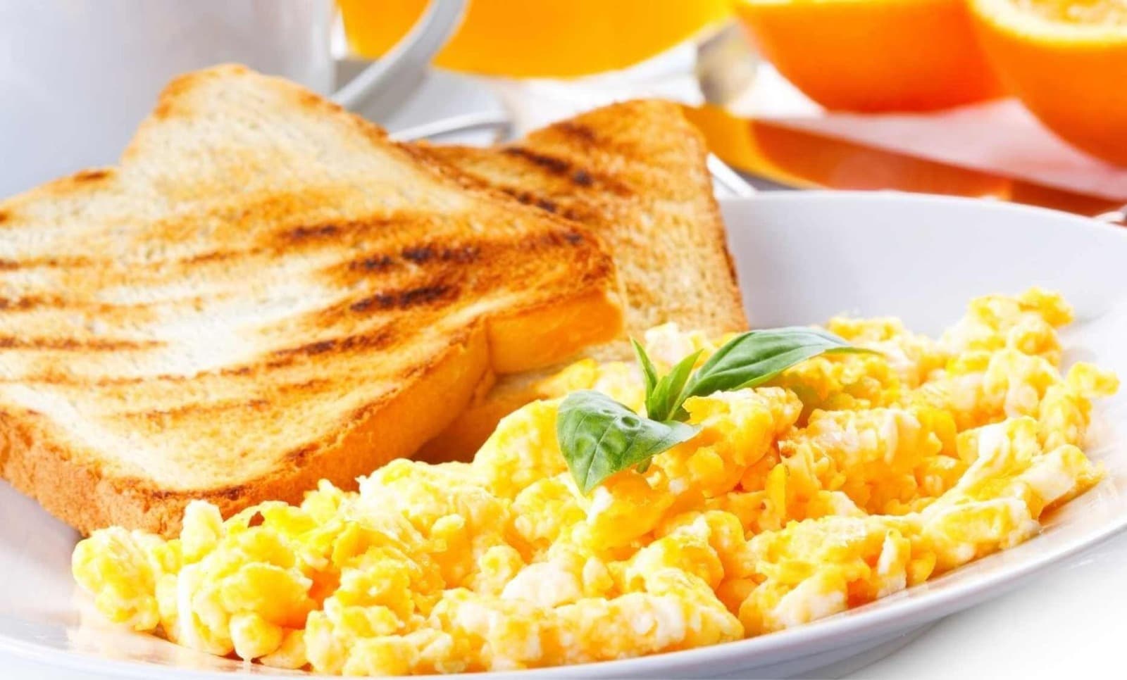 Huevos Revueltos + Arepa y Café