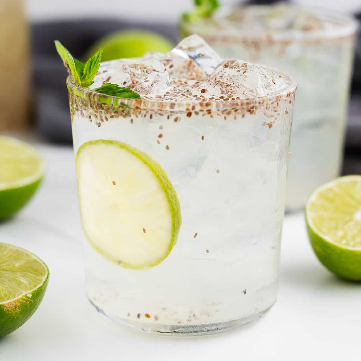 Agua Fresca Limon con Chia