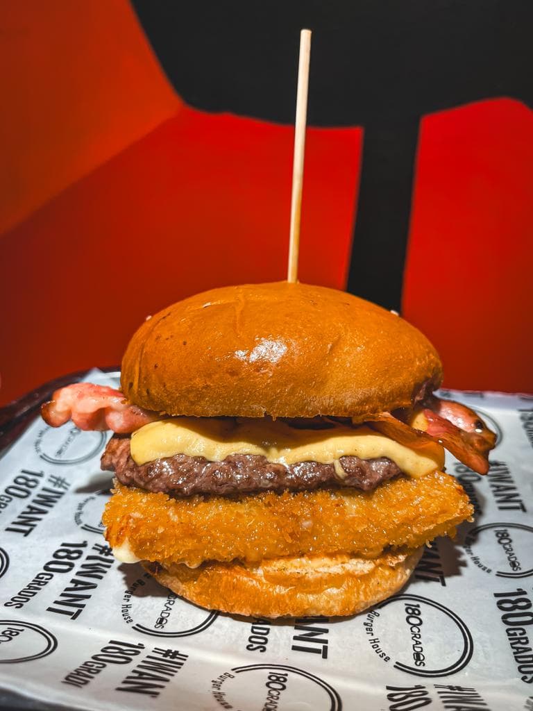 Burger Crunchy Cheese + papa francesa